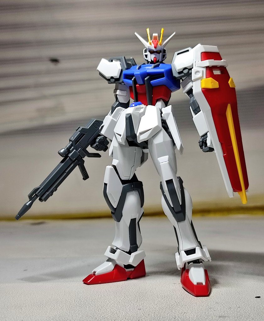 このあと可哀想な目に合うとは知らない、在りし日のストライク君。普通にカッコいいです。700円くらいでこの出来はスゴイ‼