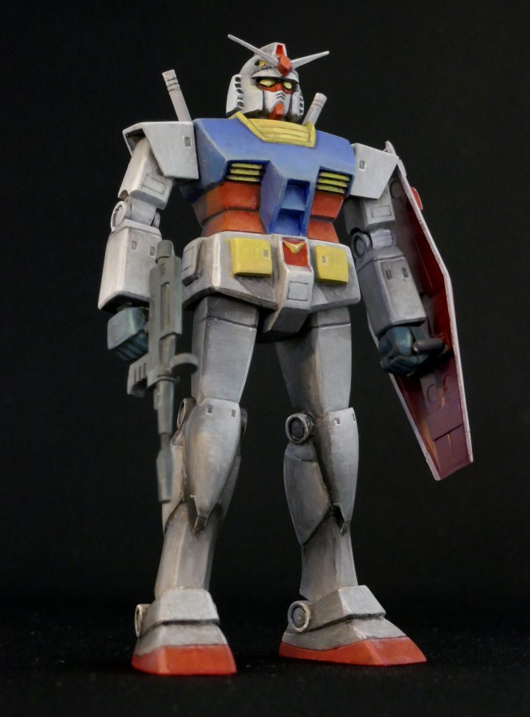 おなじみのトリコロールカラーは明るめな配色にしつつ経年劣化を感じさせる色落ちした雰囲気に仕上げています