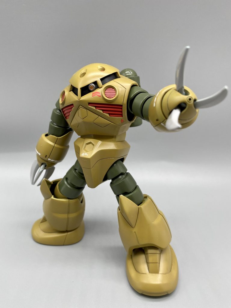 初ネオジオジム磁石とメタルパーツでモノアイ作ろうと思ったのですが、ハイキューパーツさんのSPプレートが全く売ってなかったので自分でコトブキヤさんのパーツを加工。が、ヤスリがかけづらくギラギラな感じが出せなかったです。