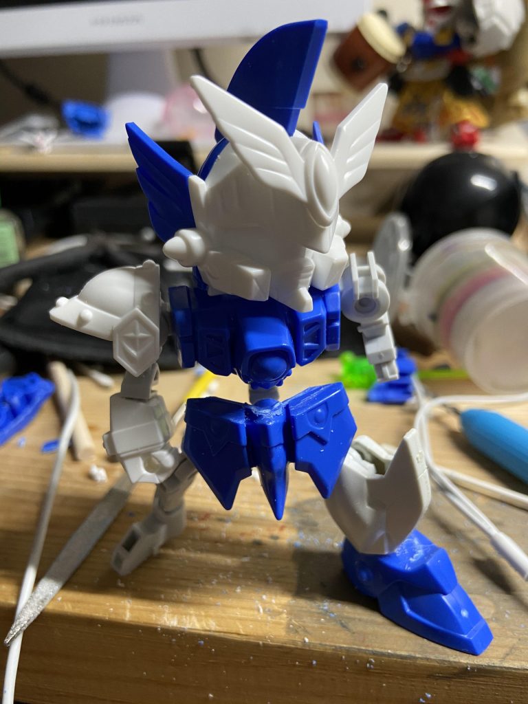 元キットは頭と体が繋がっており、胴体を分割すると造形も分割すると言う中々のキットですが、やはり最大限ベースキットは使いたいのでほぼ利用してます。このCSフレームを前腕にダイレクト接続するのは、力技ですがバリスティックな腕ラインが出ますね！