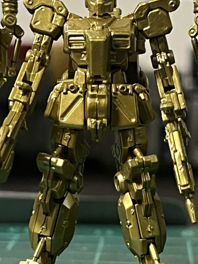 アップで見るとゲート跡がはっきり見えますが、気にしません。元々のディティールが細かいので、そのまま飾りました。 ご覧いただきありがとうございました。