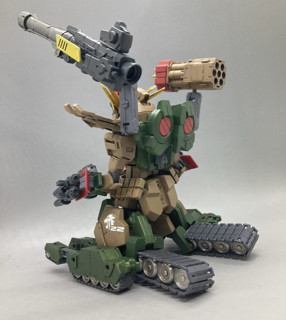 タンクモードの背中はこうなってます。背部の基部はナラティブB装備