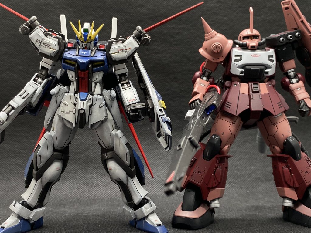 ストライクと並べて。アニメでライバルが主人公と共闘する展開とかいいですよね。僕は好きです。