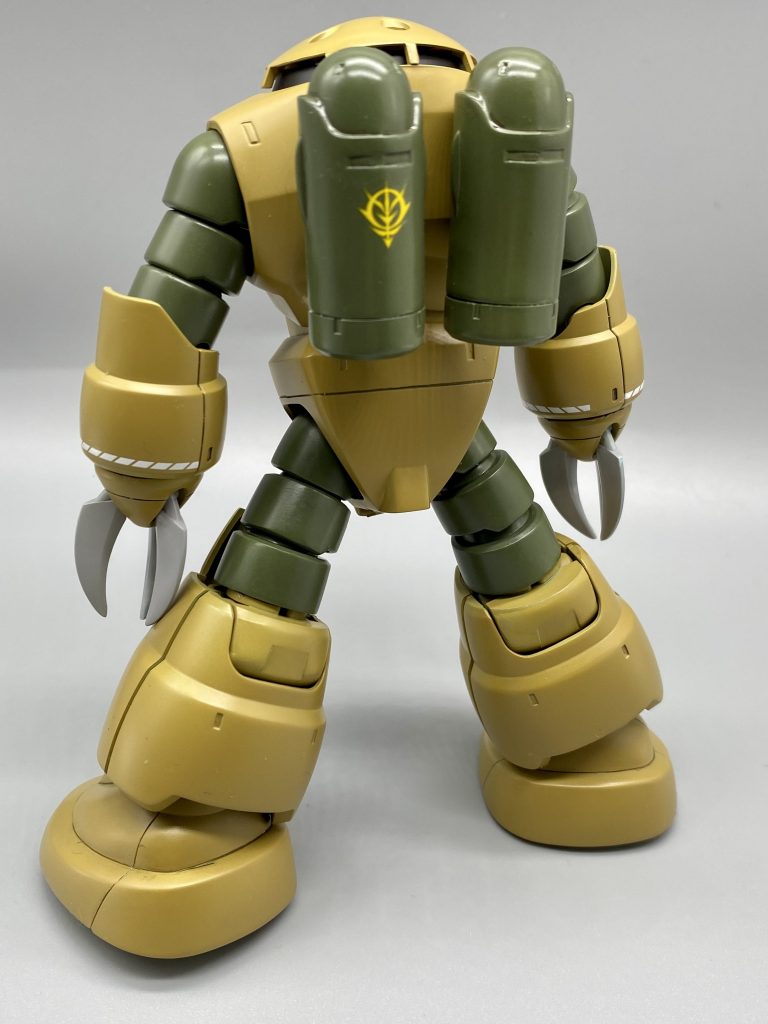 背中のボンベのようなバーニアを2mm延長してみました。