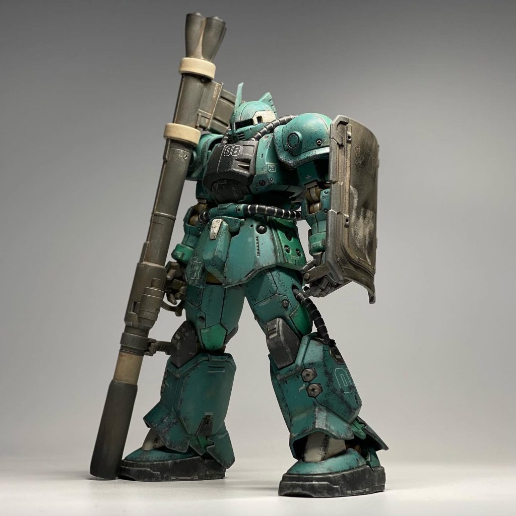 武装は試験運用段階のザクバズーカを改修したジャイアントバズの初期案のものとヒートホーク、シールドのみが確認されている。