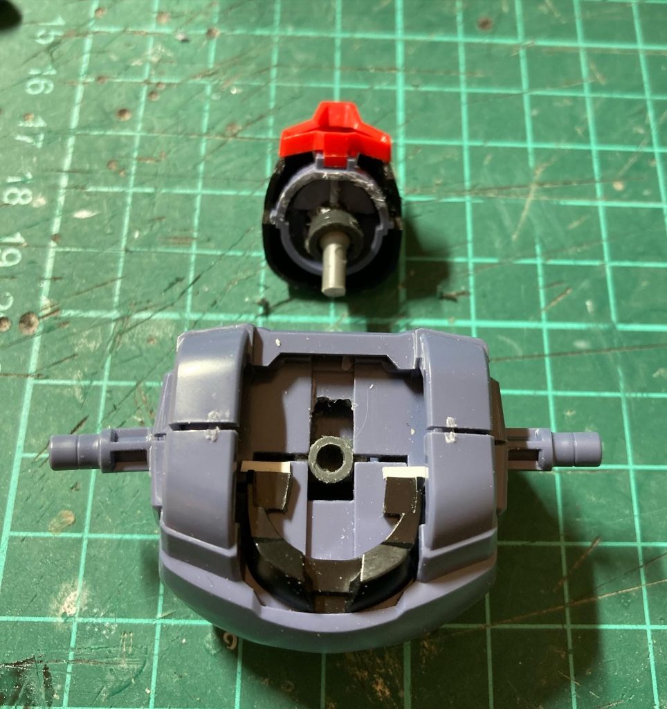 頭は前後にスライドできるようにしたのとボールジョイントの組み合わせ。