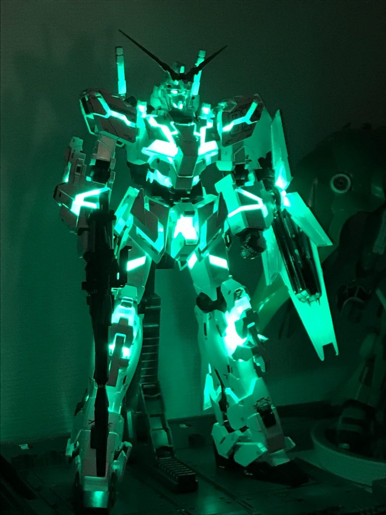 こちら覚醒状態。デストロイモードだとかなりの光量があります。