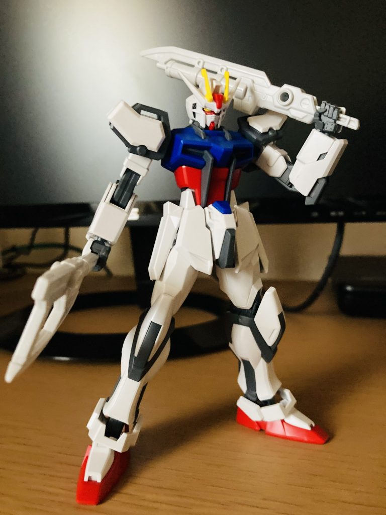 まだ綺麗な頃のストライクさん。HG並みのクオリティのキットをワンコインで買える。良い時代になったものだ。