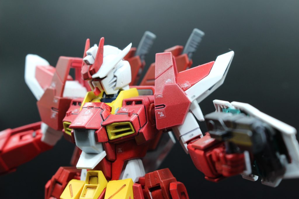 もう一種の装備は、腰にマウントした二丁拳銃。こちらも剣と同様に近接戦対応。あくまで剣での戦いに幅を持たせる装備です。