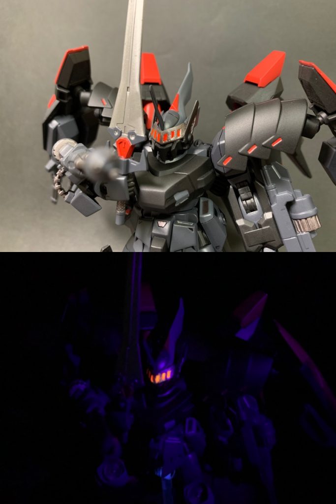 バイザー部分は蛍光レッドで塗ってあるのでブラックライトで光ります。この部分は一応、索敵用高感度センサーという設定です。