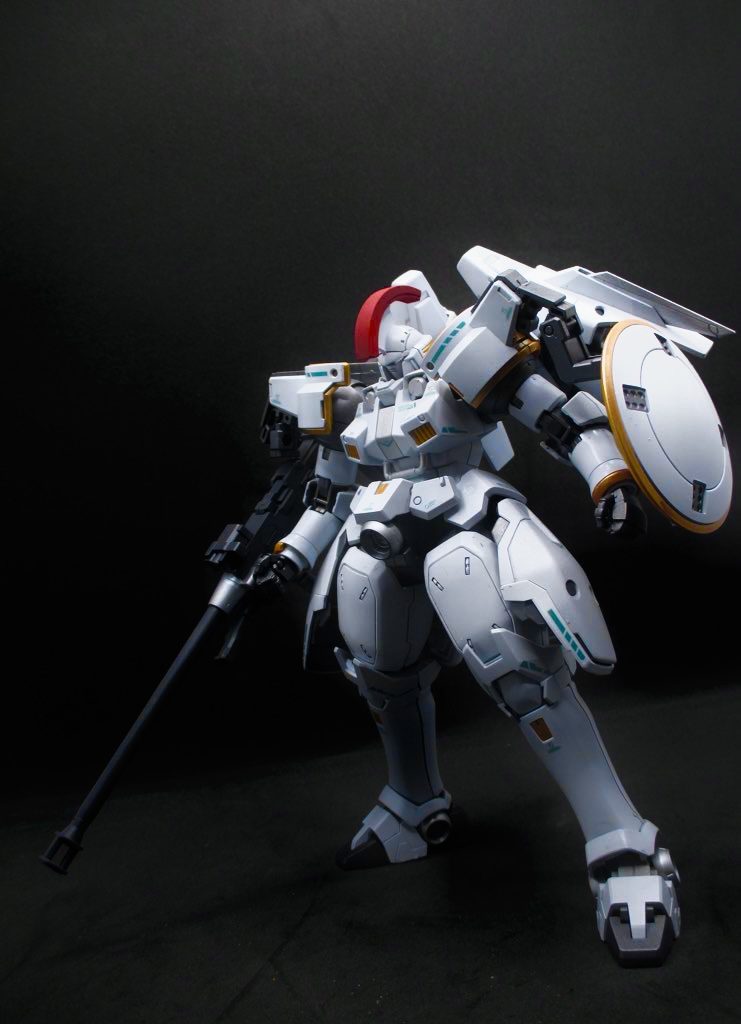 2022.3.23 追記最近コンデジでの撮影の練習を始めまして、久しぶりにトールギスを撮ったので記録用に追加しておきます。8000円のコンデジで撮って、スマホの標準機能でパパッとシャドウ強めて彩度上げました。