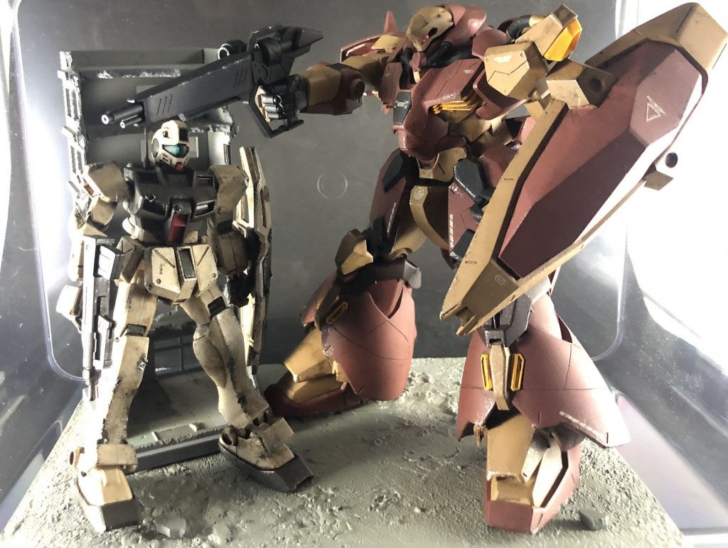 以前作ったメッサーと並べてみましたが、同じ量産機ですけど大きさが全然違う…最後までお読みいただきありがとうございました😊