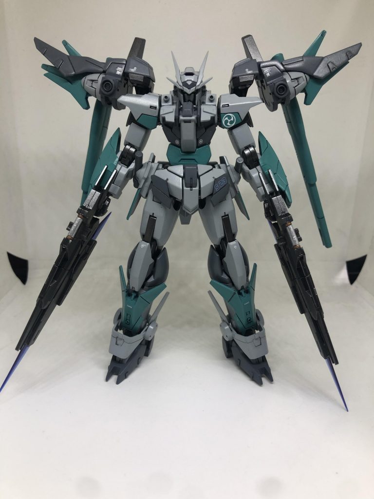 正面から、自分のパーソナルカラーであるグレー系をベースにストーングリーンで差し色にしました。腰の523は推しの誕生日です