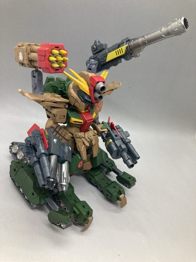 タンクモードに変形します！バイザーはヴェルデバスター隊員から。