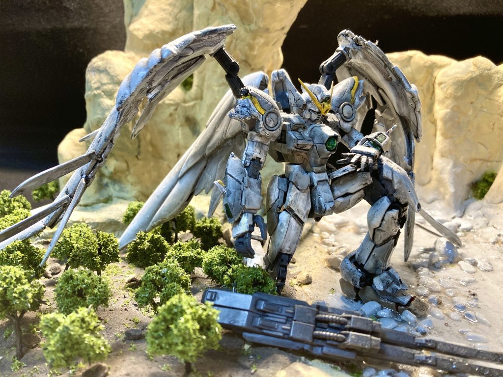 スノーホワイトもといウイングガンダムゼロ【EW】本体です。なんだかんだ膝立ちがポージングの中で最強だと思います