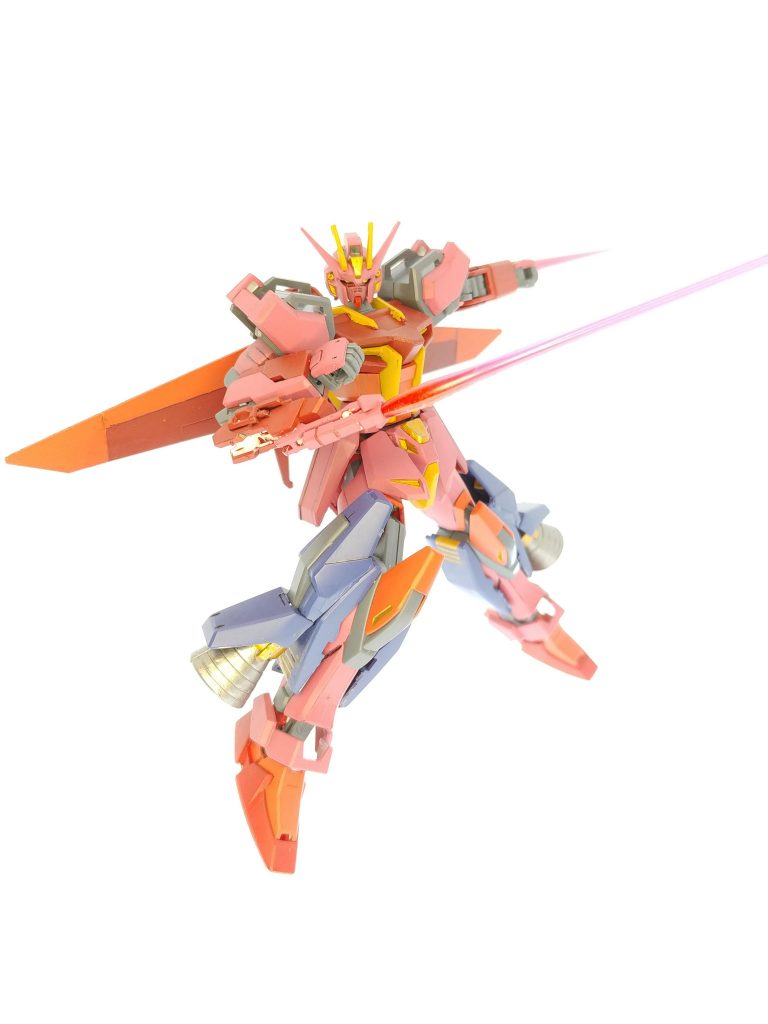 対MSビームサーベル ブリュッヒャーは腕部に独立したユニットとして装備。手持ちで使うことも可能な設計にしつつ、瞬時に展開して応戦ができるようになっている。ぶっちゃけ、ユニコーンのビームトンファーの移植。