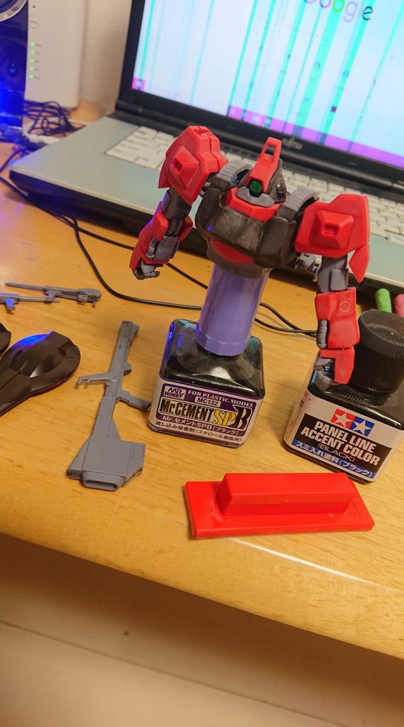 合わせ目を消しながら、400番~600番までペーパーを当てました。