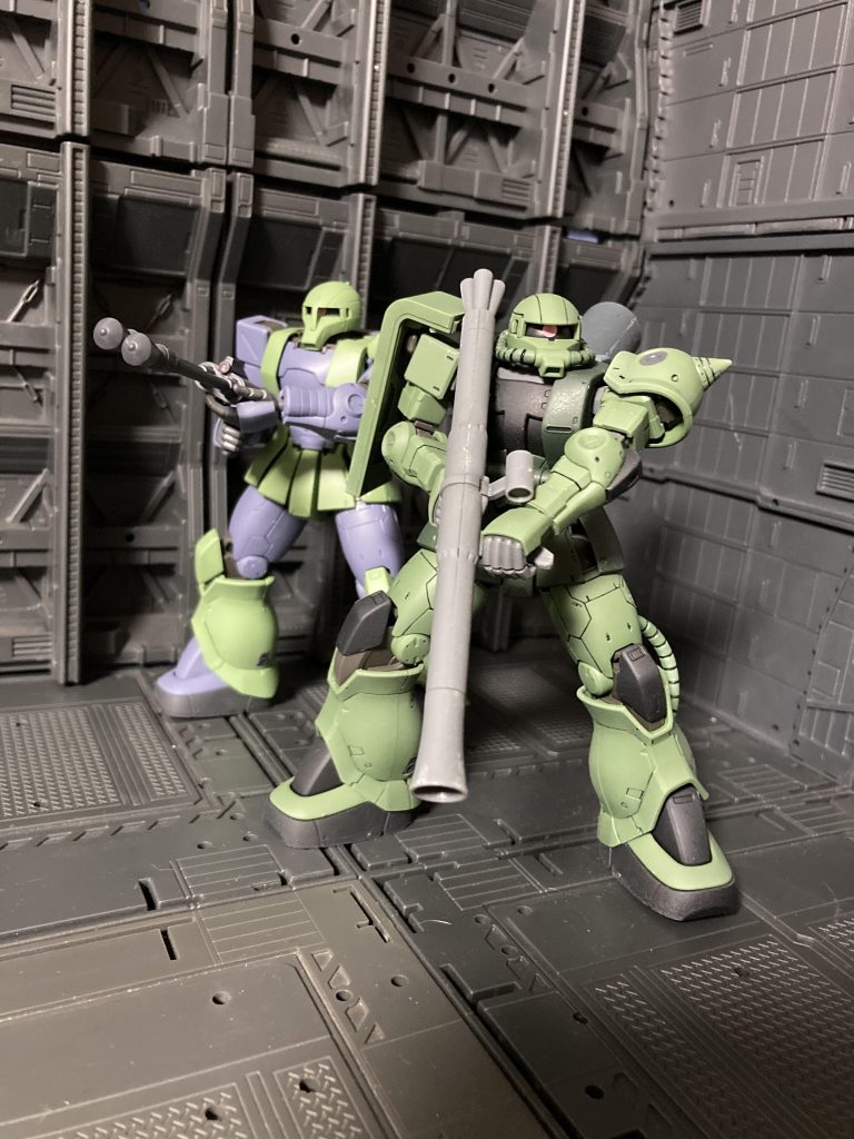 こちらも過去に作ったブリティッシュ作戦仕様のザクIと並べると雰囲気抜群ですね♪