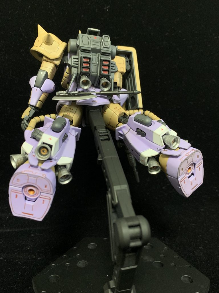 バーニア内部はゴールドで筆塗り、赤の部分塗装も同じく筆塗りです。いずれもシタデルカラーを使ってます。