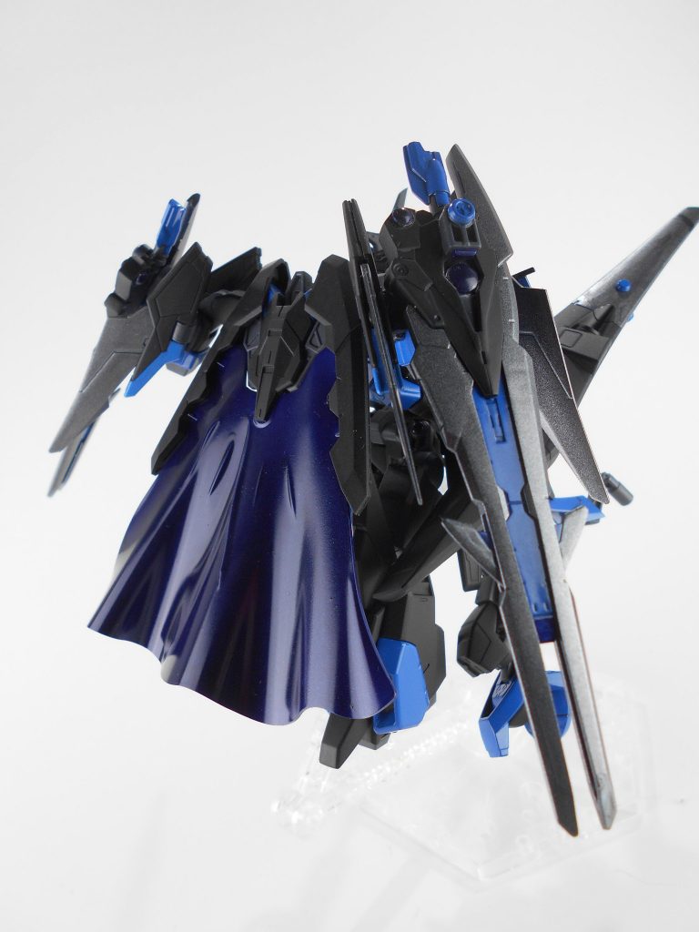 ビームマント改、「シャンオー」。バックパック時に展開して、機動力の向上は小さいですが、バックスカートの巨大スラスターを守るために使用します。「シャンオー」はフランス語で「大海」のアナグラムです。