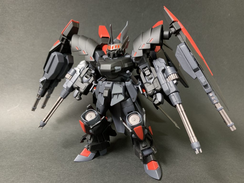 正面。シグーアサルトを意識したアーマーの他に、独自解釈で騎士をイメージしたマスクや、膝に脚部ブースターに直結するタービンを取り入れ、機動性を向上させています。