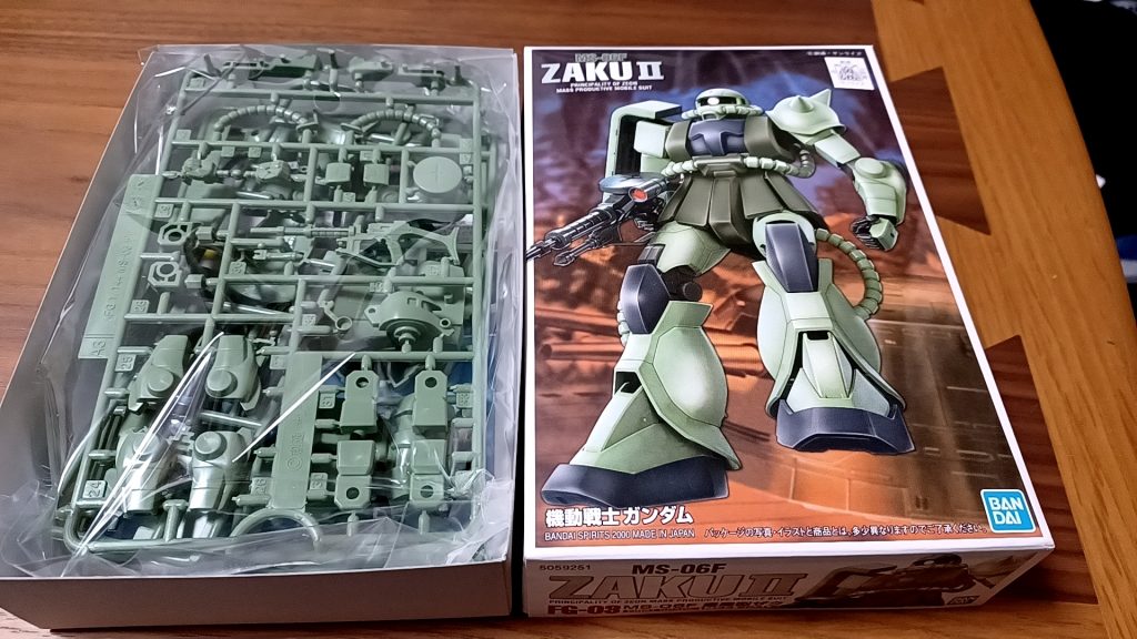 もともとは、300円のキットでした。手に入るザクが、これしかなくて。