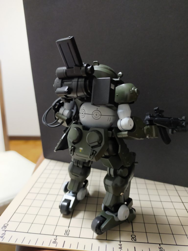 バックパックはジャンクパーツででっち上げてます。戦車パーツのフックやら、プラパンで装甲板やら追加。