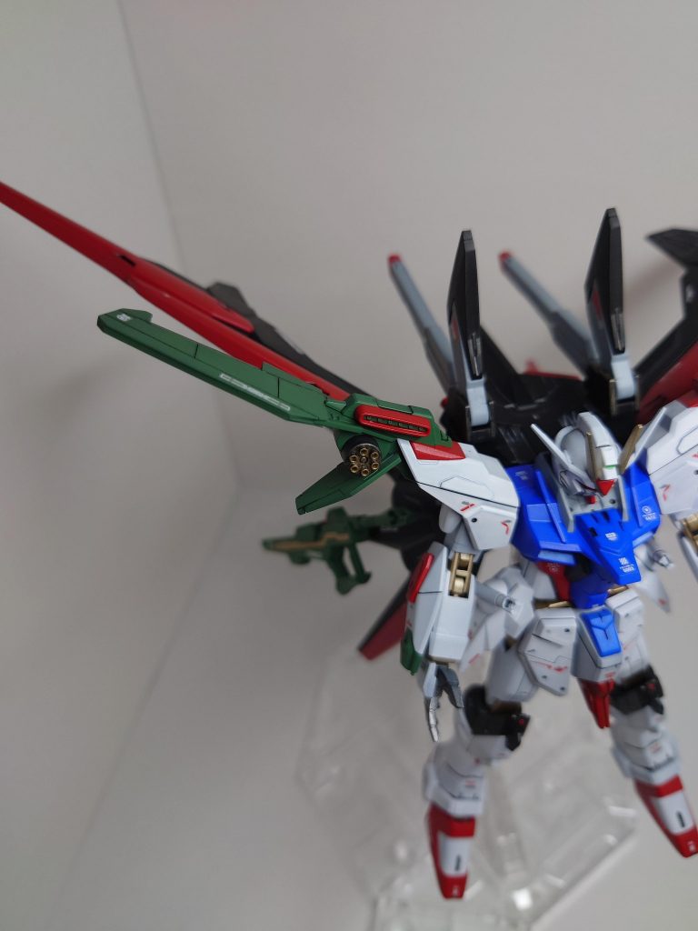 肩部延長？追加？して飛行機の翼をイメージしてみました。欠けているように見える後部は翼のフラップみたくしてあります。