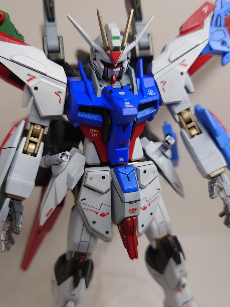 腰部はフリーダムの様にビームサーベル付いてるとカッコイイですよね？異論は認めるwなので追加しました。