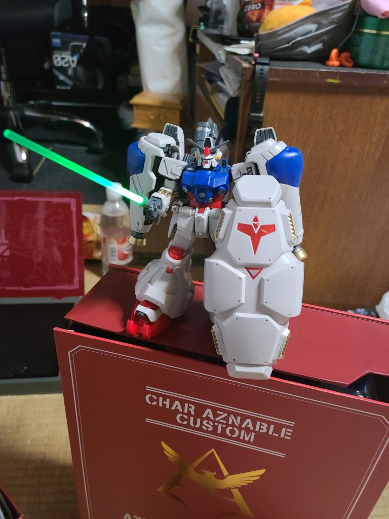 サーベルとシールドコトブキやLEDソード装備制作過程でABS破損で左腕破損でシールドが 