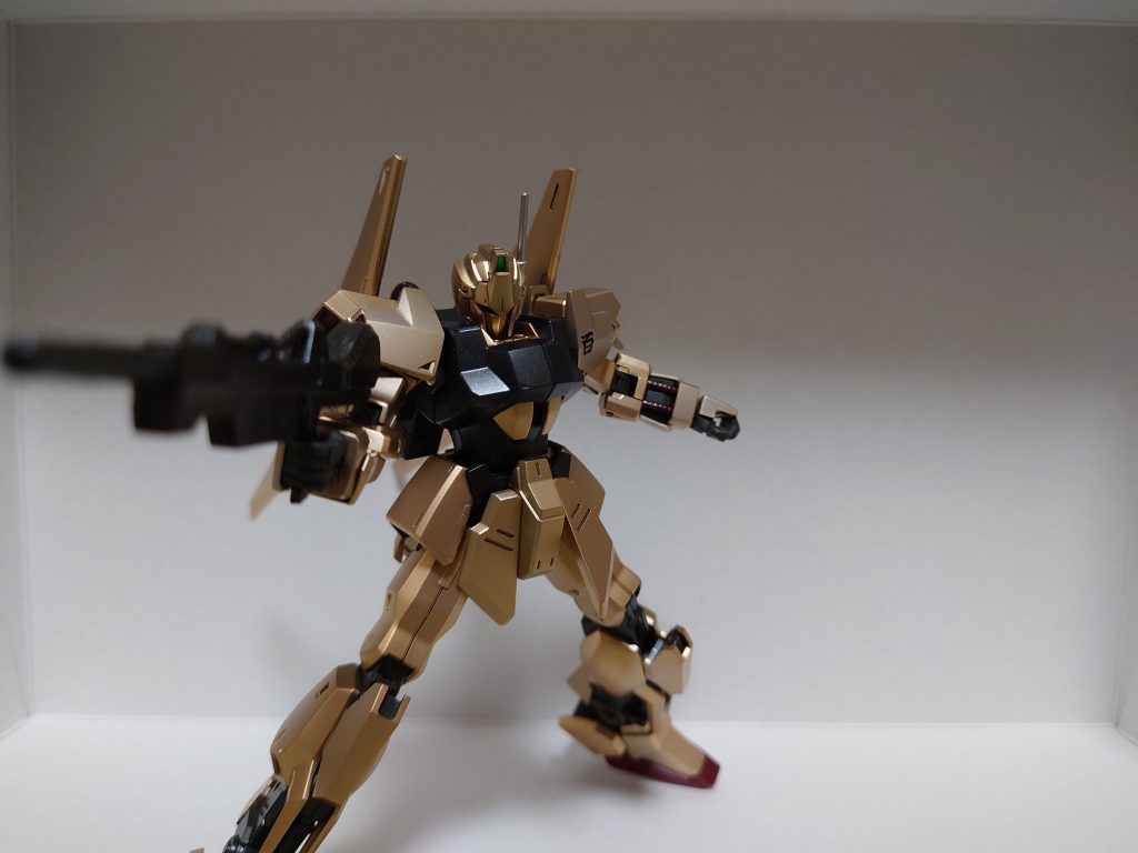 適当なポージングです。