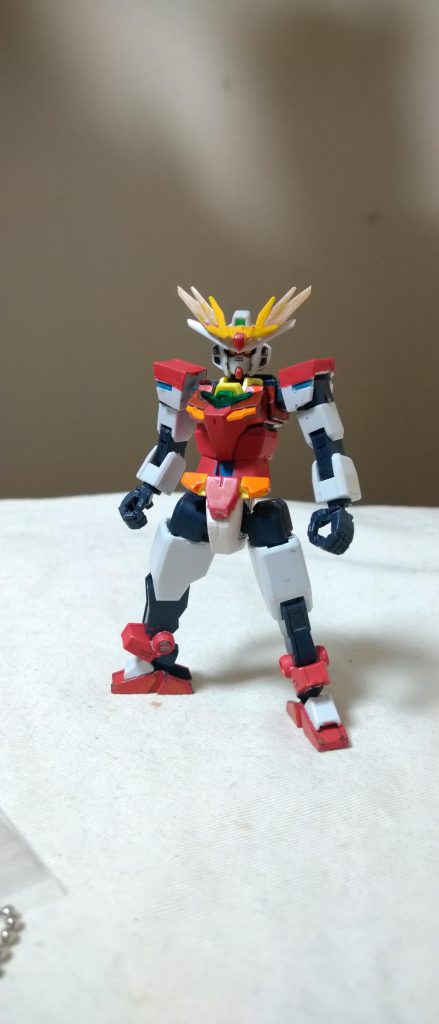 コアガンダムが紅く燃えるような感じがいいなと思い、作ってみました。