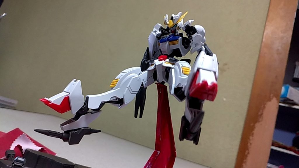 MAから着想を得た武装、プルーマを一撃で仕留められるだけの威力をもつミサイルを放つ