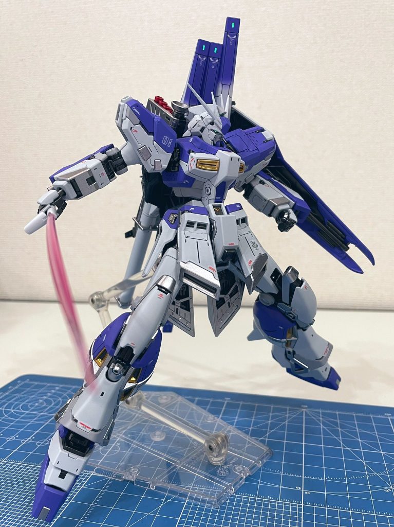 サーベルはνガンダムのもの。