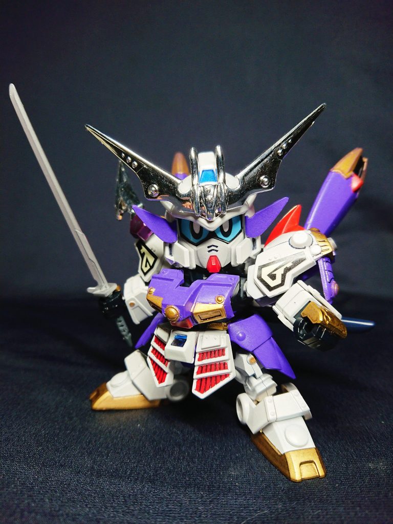 頑駄無形態はガーベラと対になるGP04デザインです。牙忍変幻刀が短いため武器を追加。忍者に合わせ、ヒーローズの佐助デルタから刀の稲荷を使用しました。