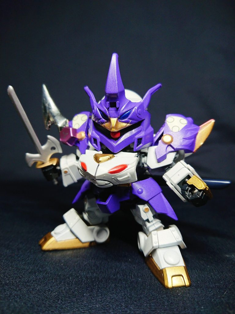 まずは通常形態。パーツ換装で各形態になります。頭部は武者頑駄無に鉄斗羅の顔を解体したものを取り付け、ガーベラ仮面を取り付けられるようにしています。