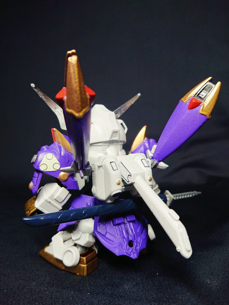 対磁重練威多は強襲加速機(シュツルムブースター)にBJで接続しています。闇の力解放時と同じく、ポージングに干渉せず可動します。