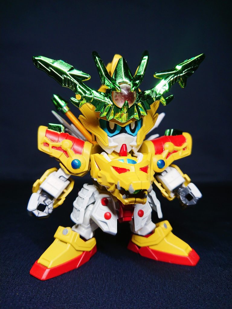 三国伝では劉封ガンダムにリデコされ、中華風デザインの似合う輝龍は、ストライク劉備をベースに制作しています。