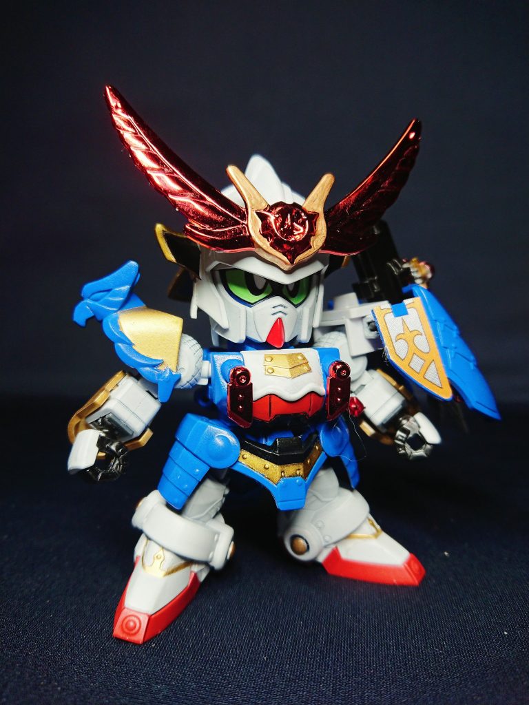 騎士のような姿の鷺主はナイトガンダムをベースに、装飾は三国伝のパーツで再現しました。