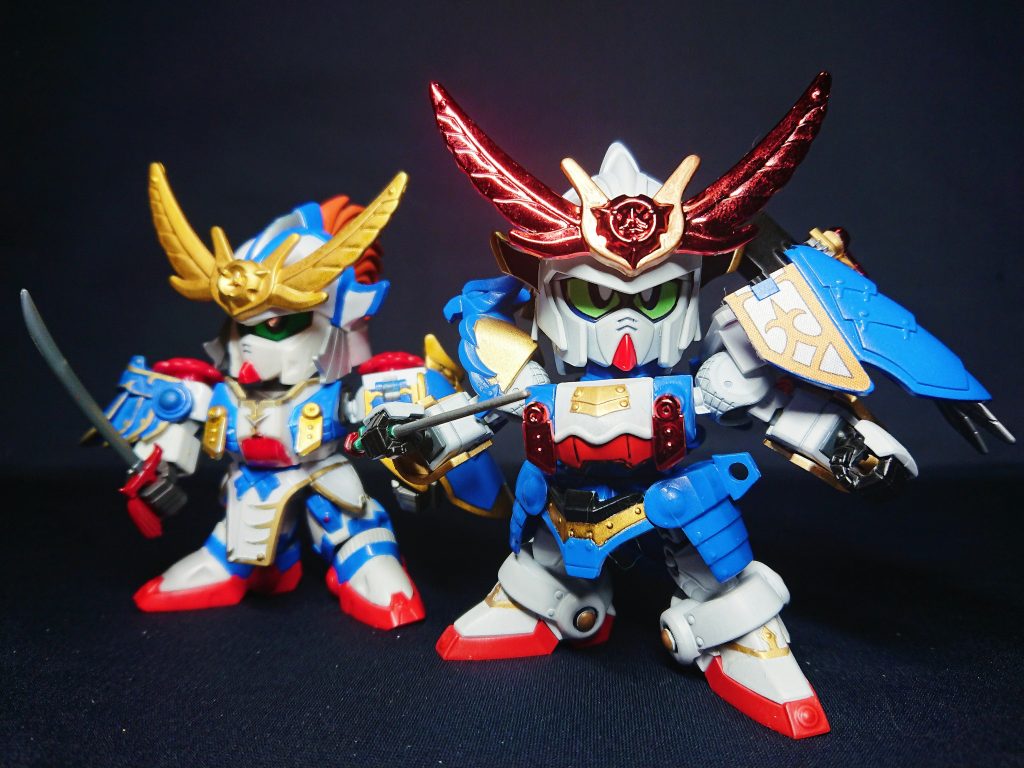 兜と肩アーマー以外は三国伝パーツですが、今見るとローズによく似たパーツがこんなにあるとは思いませんでした。装飾がエングレービング風なのが騎士感があるからかも?