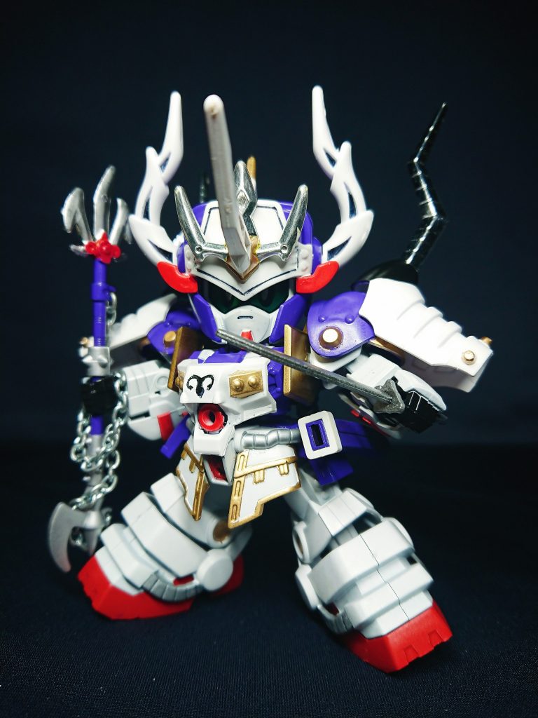 肩アーマーの角度の都合で氷牙の宝角が斜め上に伸びていますが、頭身が伸びたおかげで違和感はそんなに無いかと思います。