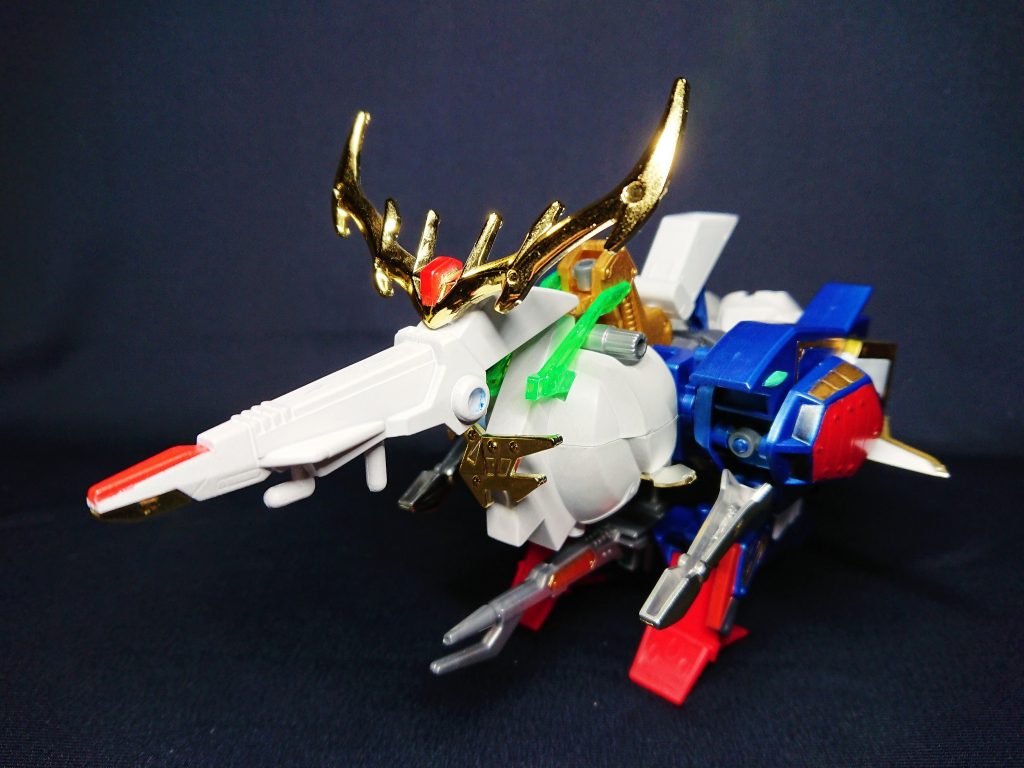 高速移動形態 目牙守羽多(メガシューター)変形に必要な箇所はいじってないので、特に変更点はありません。思ったよりもサイズ感があります。ここからパーツをばらし、闘覇五人衆用の強化ユニットになります。