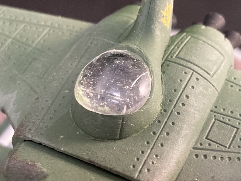 削ったプラの埃が出てきた汗