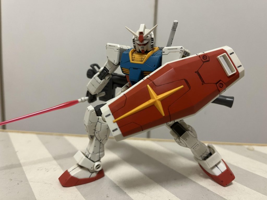 抜刀!本当は右手火器、左手サーベルの組み合わせが好きなんですけど、このキットの欠点は左手に武器を持てないこと。どうしても持たせたければ、手首を用意する必要がありますね。