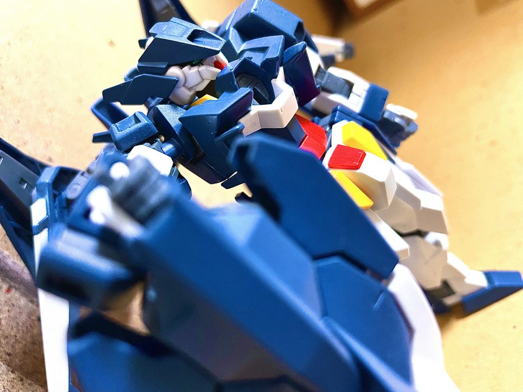 特に見て欲しいのはこの顔！30MMのパーツ(詳細不明)からとってきたおでこのパーツとアンテナの代わりのちっちゃいつばさをハルートの顔につけたら相性が良き！