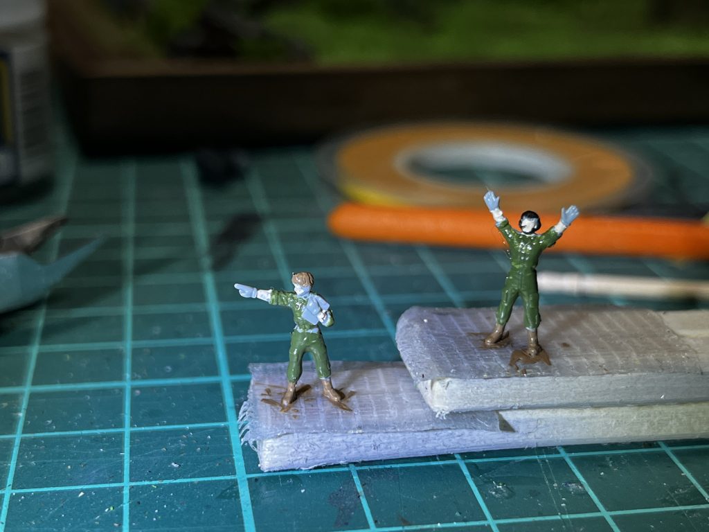 なんらかの兵隊さんは公式から出ているものを筆塗りしました。とにかく深夜にやる作業ではないことはわかりました。