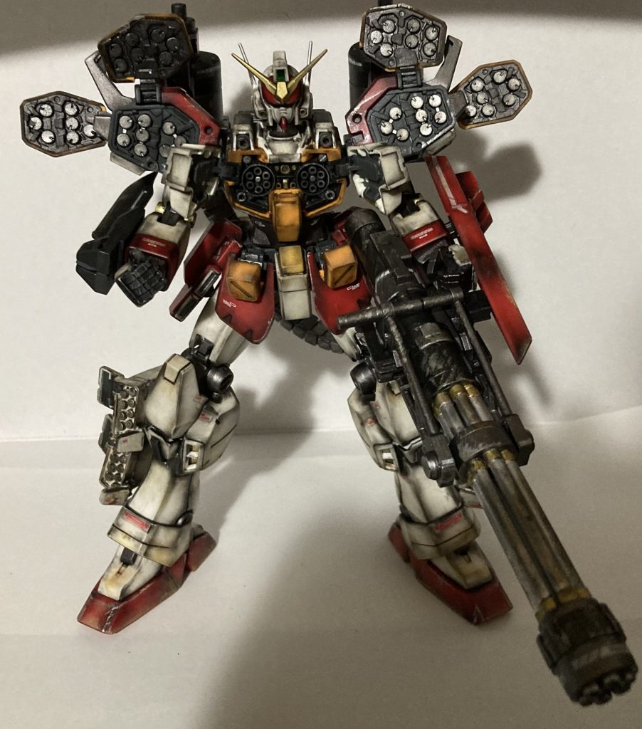 ウェザリングはリアルタッチマーカーとウェザリングマスターを使用。それとチタンシルバーでチッピングしています。またアンテナなどをガンダムマーカーで部分塗装しました。