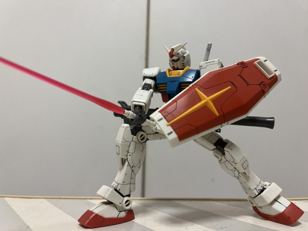 サーベル刃は他キットから流用。このキットには普通の白成形のサーベルが付属してましたが、もう使ってませんね。