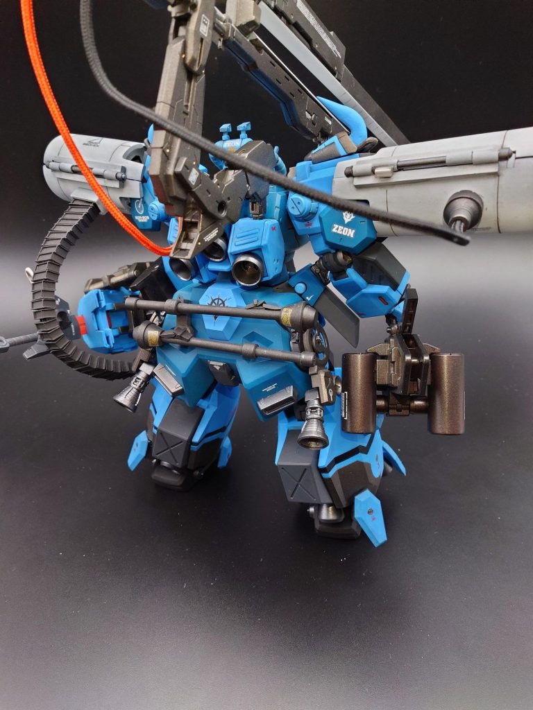 シュツルムファウストは背中が寂しくて、WAVEのバーニアをひっくり返して、円錐台とプラ棒にくっつけた自作ですが、なかなか良い出来だと思います。追加したパーツは塗装の為にほぼ外せる仕様にしています。