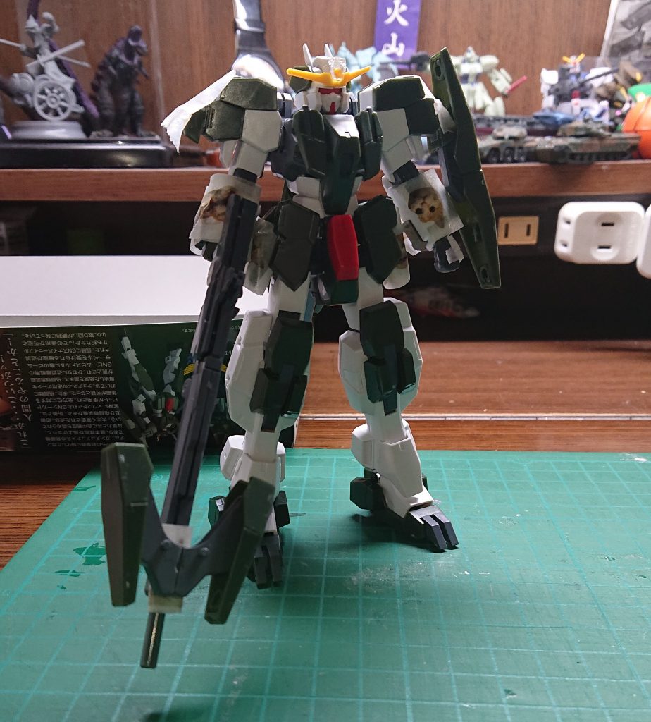 いっちゃん初めに考えていた形。スナイパーライフルにビットを取り付けてボウガン風にしようとしていましたが断念。